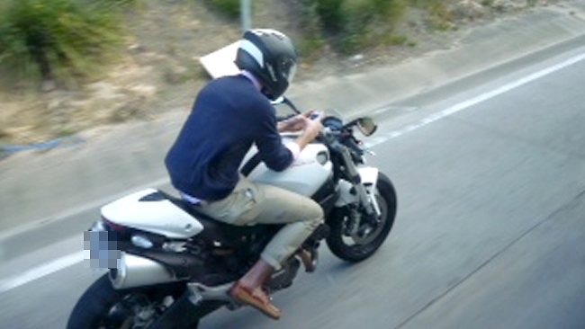 motorcyclist-texting.jpg