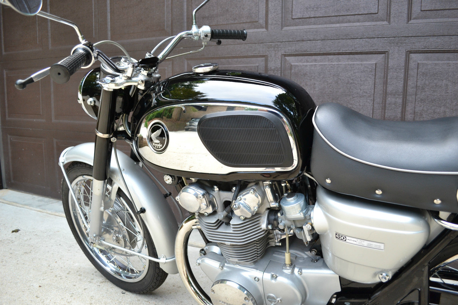 Honda-CB450-Black-Bomber-Left-Side.jpg