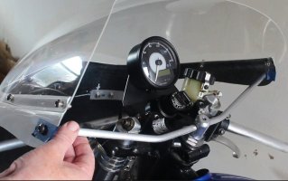 ZZFairingtopmount.jpg