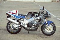 suz_gsx_r750x1-01.jpg