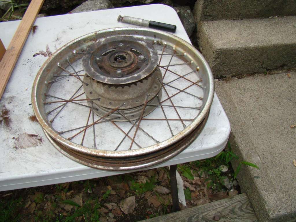 oldwheeltireoff.jpg