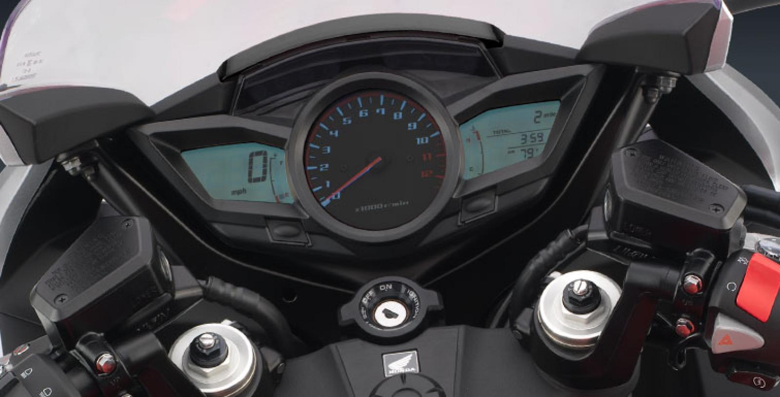 honda-vfr1200f-2013-13.jpg