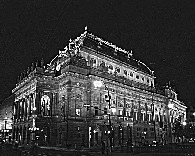 Prague_Opera_House.jpg